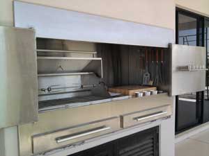 Stainless braai with sizzler and chopping block